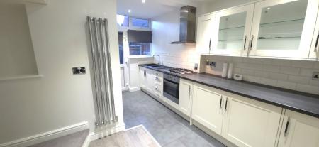 2 bedroom Terraced House to let in Green Lane, Birchmoor, B78