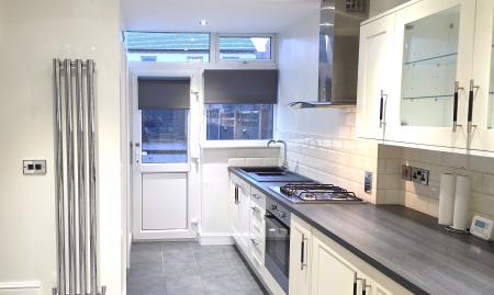 2 bedroom Terraced House to let in Green Lane, Birchmoor, B78