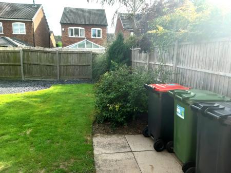 3 bedroom Detached house to let in Kiln Way, Polesworth, B78