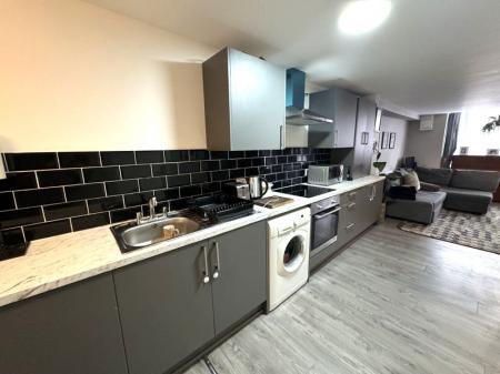 2 bedroom Flat to let in Hospital Street, Tamworth, B79