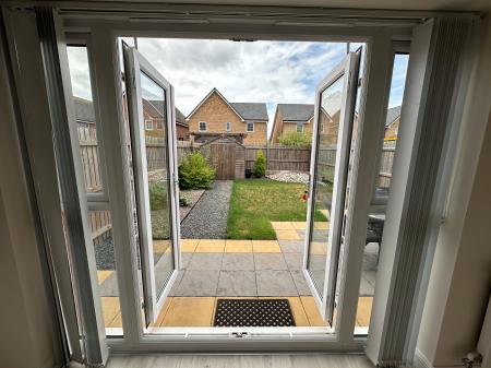 2 bedroom Semi-detached house to let in Longbourn Crescent, Tamworth, B78