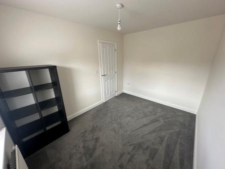 2 bedroom Semi-detached house to let in Longbourn Crescent, Tamworth, B78