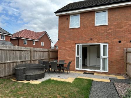 2 bedroom Semi-detached house to let in Longbourn Crescent, Tamworth, B78