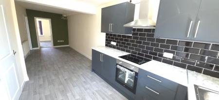 2 bedroom Flat to let in Orchard Street, Tamworth, B79
