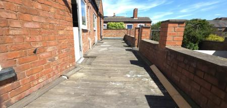 2 bedroom Flat to let in Orchard Street, Tamworth, B79