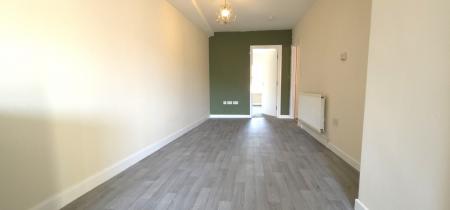 2 bedroom Flat to let in Orchard Street, Tamworth, B79