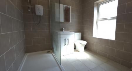 2 bedroom Flat to let in Orchard Street, Tamworth, B79