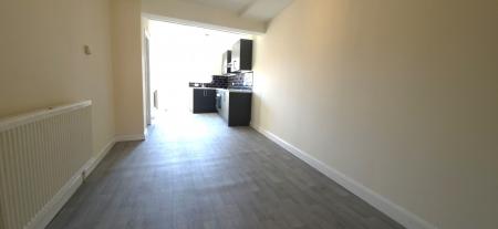 2 bedroom Flat to let in Orchard Street, Tamworth, B79