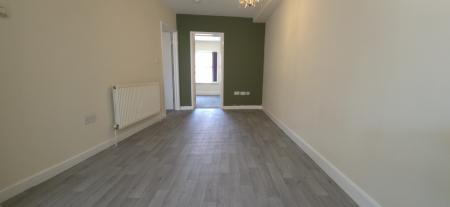 2 bedroom Flat to let in Orchard Street, Tamworth, B79
