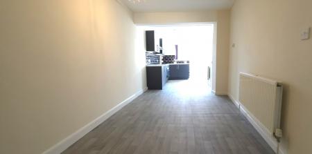 2 bedroom Flat to let in Orchard Street, Tamworth, B79