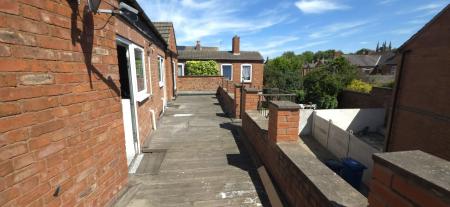 2 bedroom Flat to let in Orchard Street, Tamworth, B79