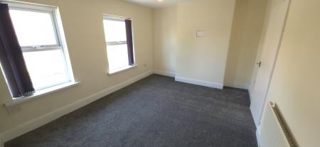 2 bedroom Flat to let in Orchard Street, Tamworth, B79