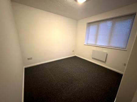 1 bedroom Flat to let in Spinney Close, Tamworth, B78