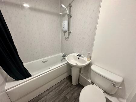 1 bedroom Flat to let in Spinney Close, Tamworth, B78