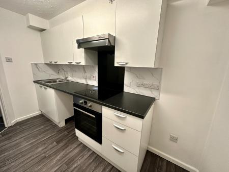 1 bedroom Flat to let in Spinney Close, Tamworth, B78