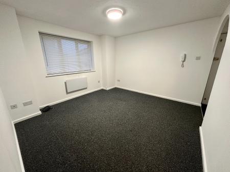 1 bedroom Flat to let in Spinney Close, Tamworth, B78