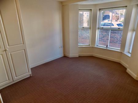 2 bedroom Flat to let in Albert Road, Tamworth, B79