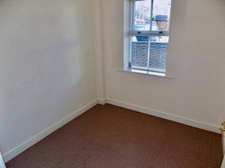 2 bedroom Flat to let in Albert Road, Tamworth, B79