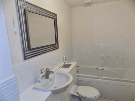 2 bedroom Flat to let in Albert Road, Tamworth, B79