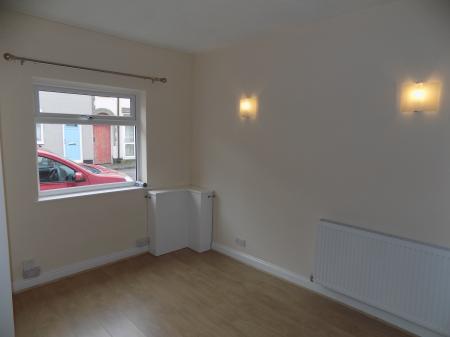 2 bedroom Terraced House to let in East View, Tamworth, B77