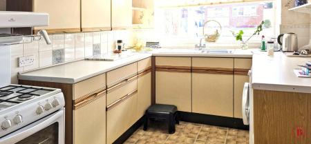 3 bedroom Terraced House for sale in South View, Kingsbury, B78