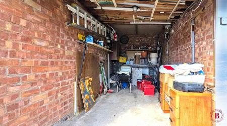 3 bedroom Terraced House for sale in South View, Kingsbury, B78