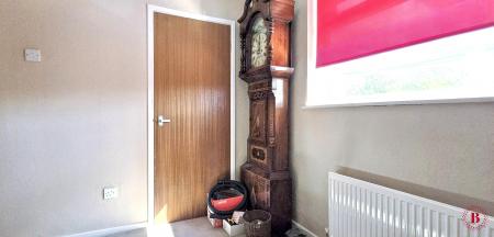 3 bedroom Terraced House for sale in South View, Kingsbury, B78
