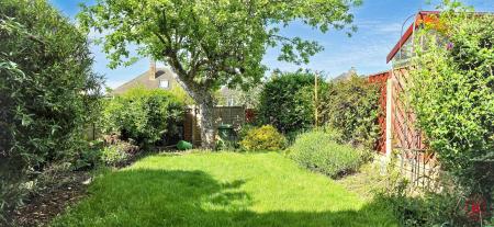 3 bedroom Terraced House for sale in South View, Kingsbury, B78