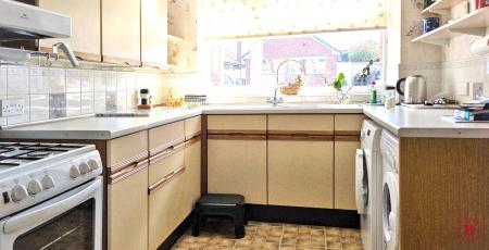 3 bedroom Terraced House for sale in South View, Kingsbury, B78