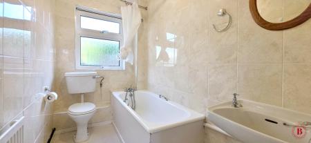 1 bedroom Flat for sale in Signal Walk, Tamworth, B77