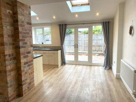 3 bedroom Semi-detached house to let in The Island, Mile Oak, B78