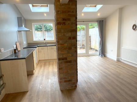 3 bedroom Semi-detached house to let in The Island, Mile Oak, B78