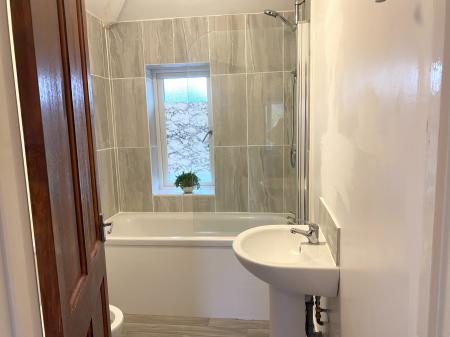 3 bedroom Semi-detached house to let in The Island, Mile Oak, B78