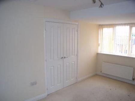 3 bedroom Town house to let in Thompson Avenue, Tamworth, B77