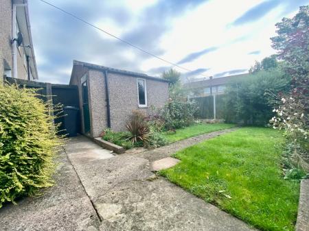 3 bedroom Terraced House to let in Arnold Close, Tamworth, B79