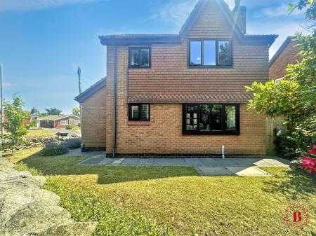 3 bedroom Detached house for sale in Dennis Street, Hugglescote, Coalville - Leicestershire, LE67