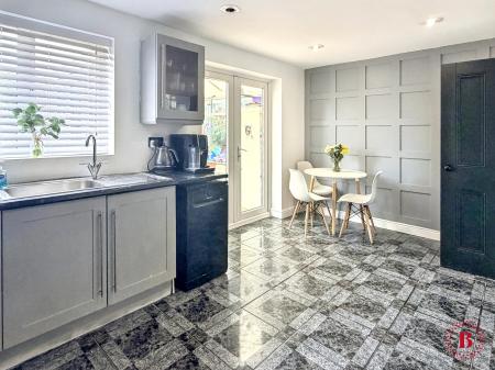 3 bedroom Detached house for sale in Manta Road, Dosthill, Tamworth, B77