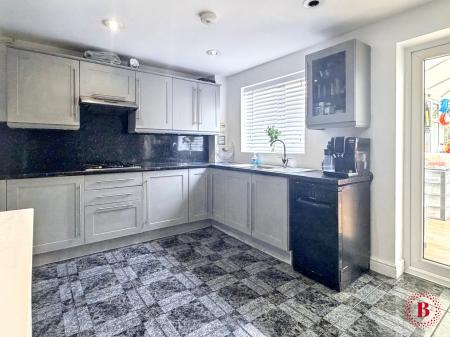 3 bedroom Detached house for sale in Manta Road, Dosthill, Tamworth, B77