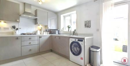 3 bedroom End of terrace house for sale in Meadow Way, Tamworth, B79