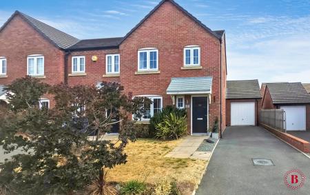 3 bedroom End of terrace house for sale in Meadow Way, Tamworth, B79