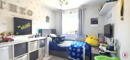 3 bedroom End of terrace house for sale in Meadow Way, Tamworth, B79