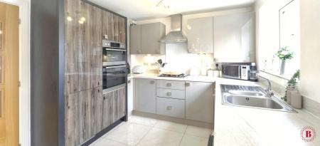3 bedroom End of terrace house for sale in Meadow Way, Tamworth, B79