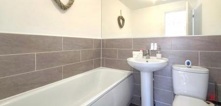 3 bedroom End of terrace house for sale in Meadow Way, Tamworth, B79