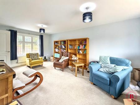 4 bedroom Detached house to let in Alstonefield Close, Amington, Tamworth, B77