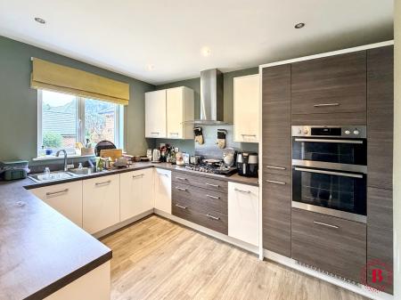 4 bedroom Detached house to let in Alstonefield Close, Amington, Tamworth, B77