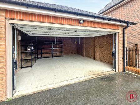 4 bedroom Detached house to let in Alstonefield Close, Amington, Tamworth, B77