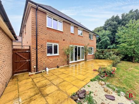 4 bedroom Detached house to let in Alstonefield Close, Amington, Tamworth, B77