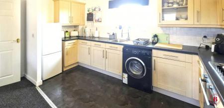 2 bedroom Apartment for sale in Tees Court, Wilnecote, Tamworth, B77