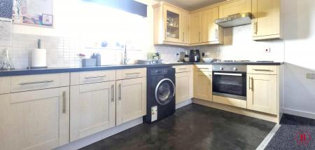 2 bedroom Apartment for sale in Tees Court, Wilnecote, Tamworth, B77