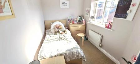 3 bedroom Semi-detached house for sale in Southwick Drive, Tamworth, B77